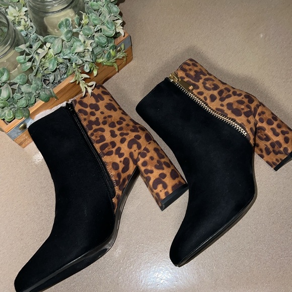Journee Sarah Collection Black Animal Print Two Tone Ankle Boots NWOT - Picture 9 of 13